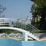 Gold 3* Κουσάντασι