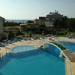 Gold 3* Κουσάντασι