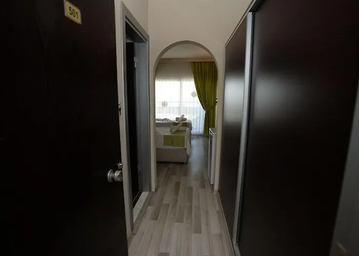 Gold ホテル クシャダス